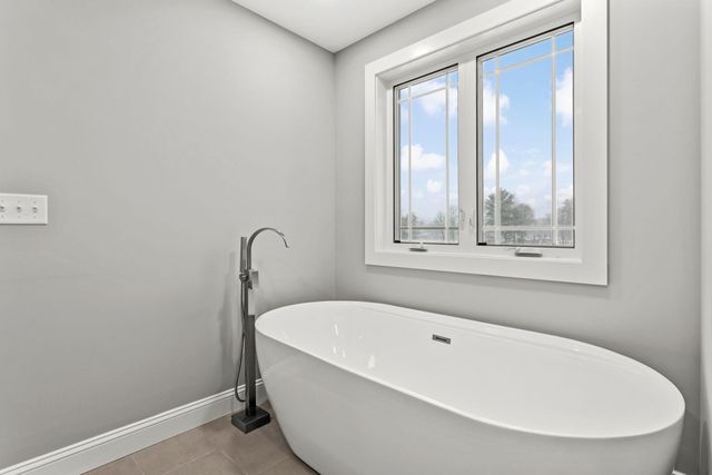 91 Raymond Road, Auburn, NH 03032