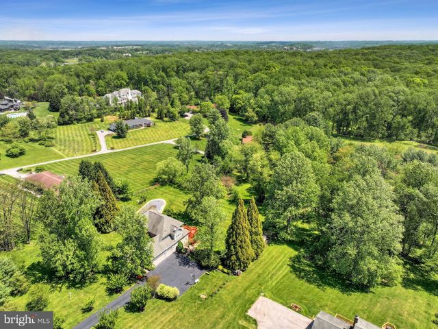13215 FALLS RD, Cockeysville, MD 21030