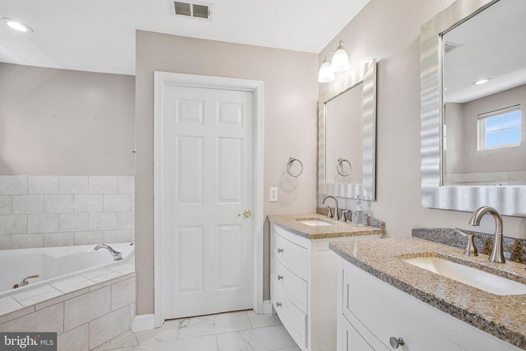 Image 16 of property listing at 13215 FALLS RD, Cockeysville, MD 21030