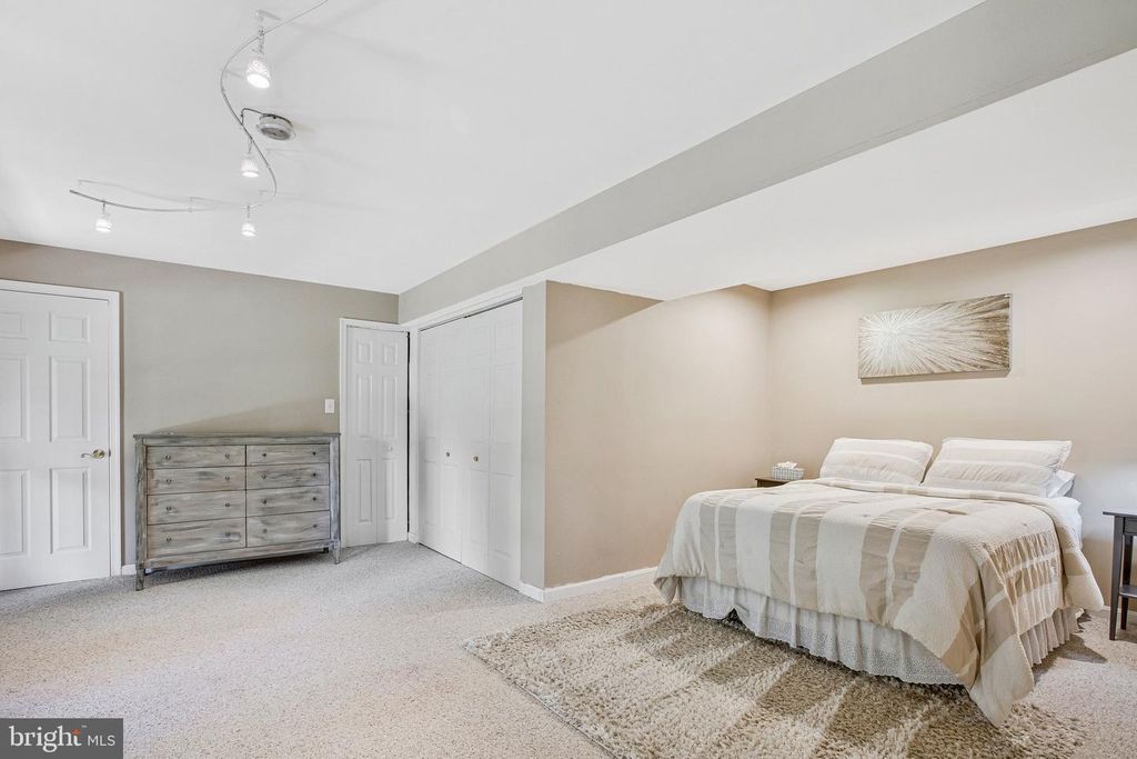 Image 25 of property listing at 13215 FALLS RD, Cockeysville, MD 21030