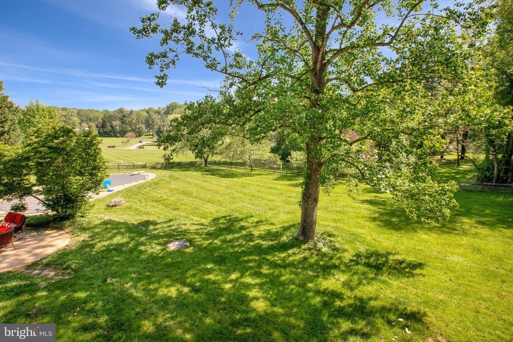 Image 27 of property listing at 13215 FALLS RD, Cockeysville, MD 21030