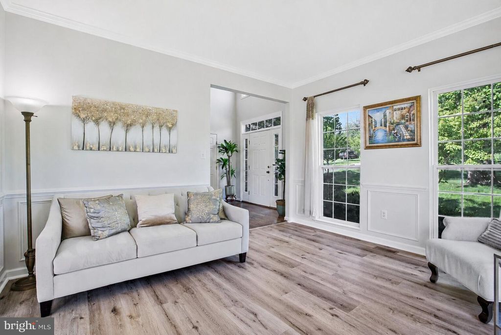 Image 3 of property listing at 13215 FALLS RD, Cockeysville, MD 21030