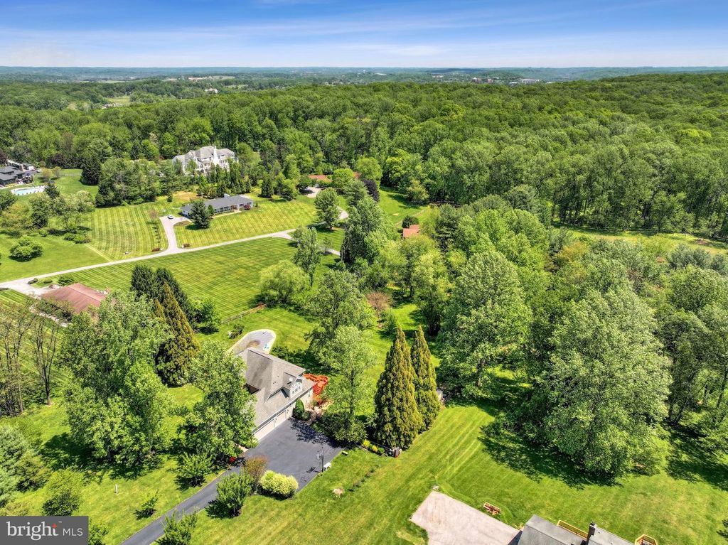 Image 39 of property listing at 13215 FALLS RD, Cockeysville, MD 21030