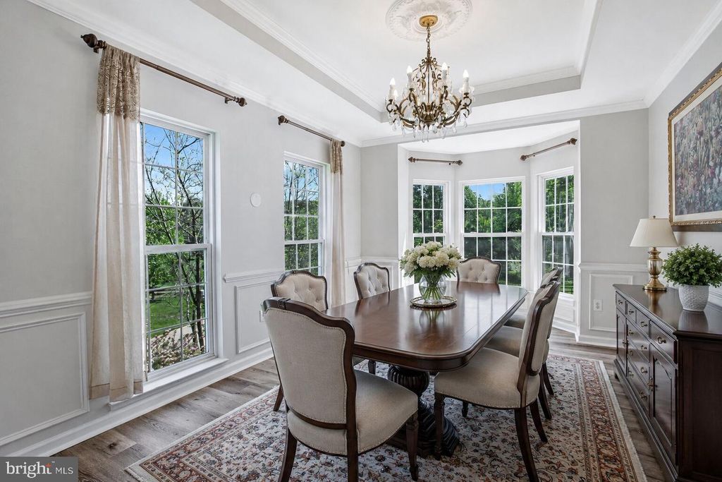 Image 5 of property listing at 13215 FALLS RD, Cockeysville, MD 21030