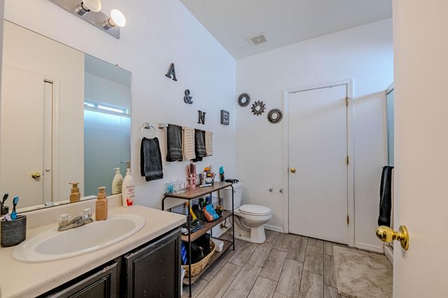 10615 Covert Lane SW, Albuquerque, NM 87121