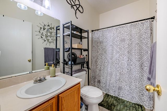 10615 Covert Lane SW, Albuquerque, NM 87121