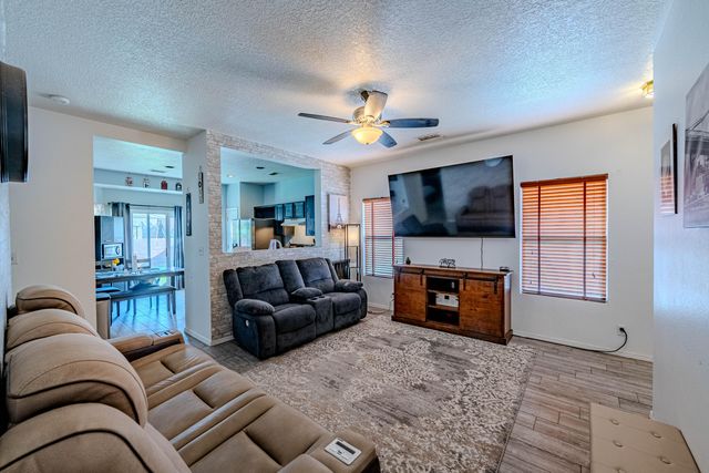 10615 Covert Lane SW, Albuquerque, NM 87121