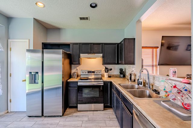 10615 Covert Lane SW, Albuquerque, NM 87121