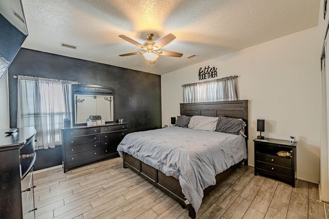 10615 Covert Lane SW, Albuquerque, NM 87121
