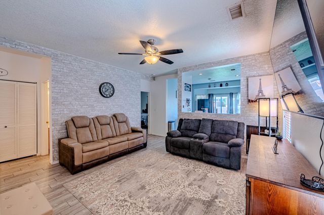 10615 Covert Lane SW, Albuquerque, NM 87121
