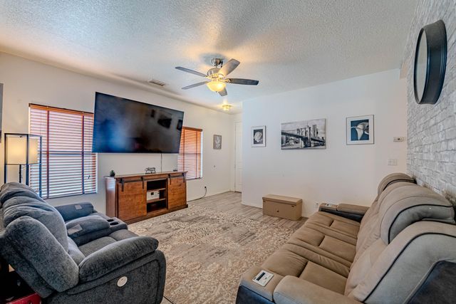 10615 Covert Lane SW, Albuquerque, NM 87121
