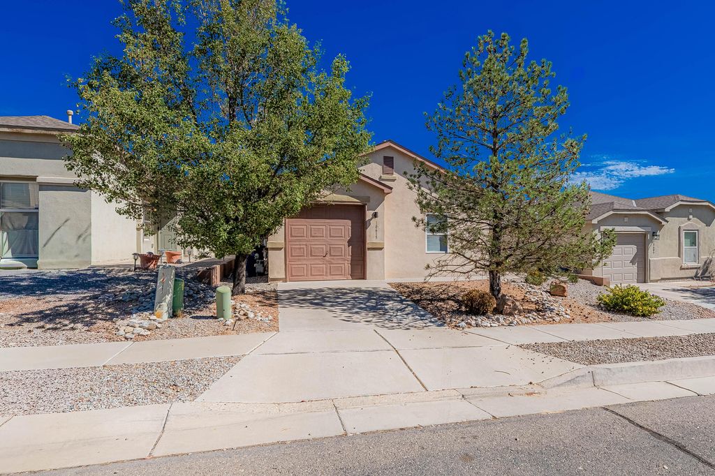 10615 Covert Lane SW, Albuquerque, NM 87121