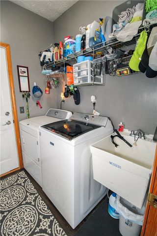 5946 N Mayflower Drive, Lorain, OH 44053