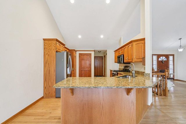 16605 Sumerland COURT, New Berlin, WI 53151
