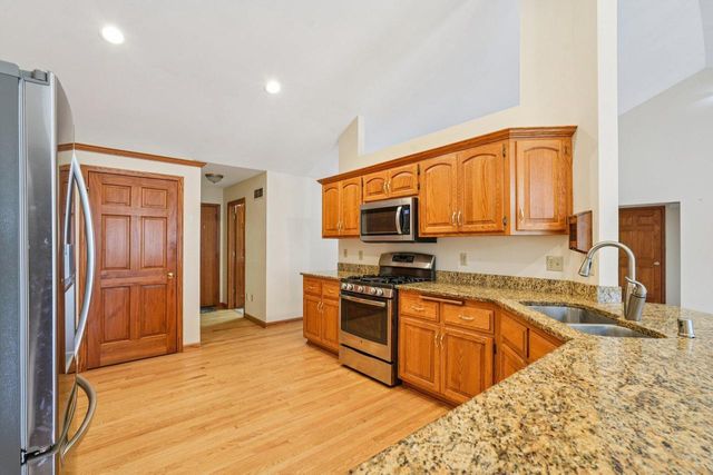 16605 Sumerland COURT, New Berlin, WI 53151