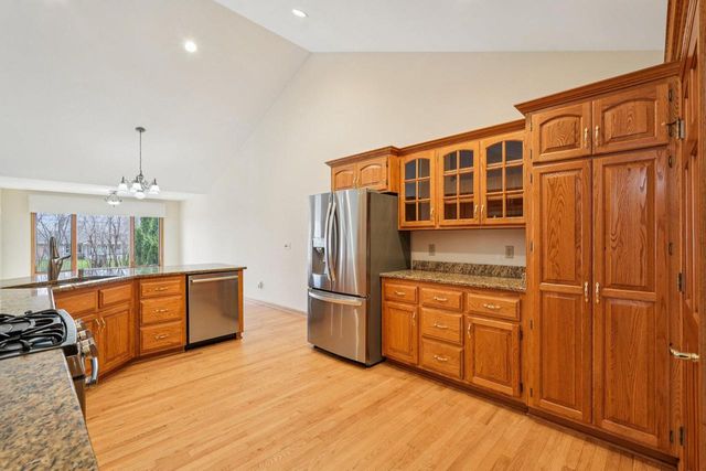 16605 Sumerland COURT, New Berlin, WI 53151