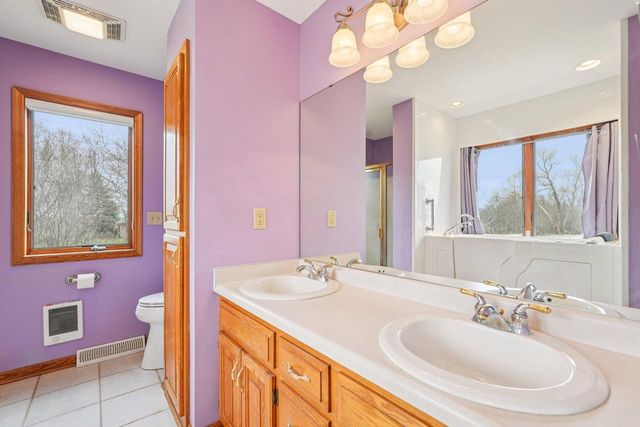 16605 Sumerland COURT, New Berlin, WI 53151