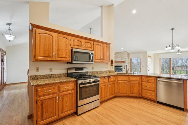 16605 Sumerland COURT, New Berlin, WI 53151