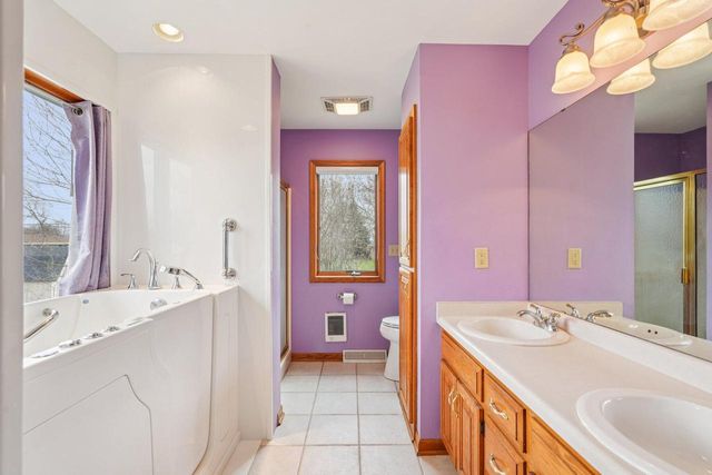16605 Sumerland COURT, New Berlin, WI 53151