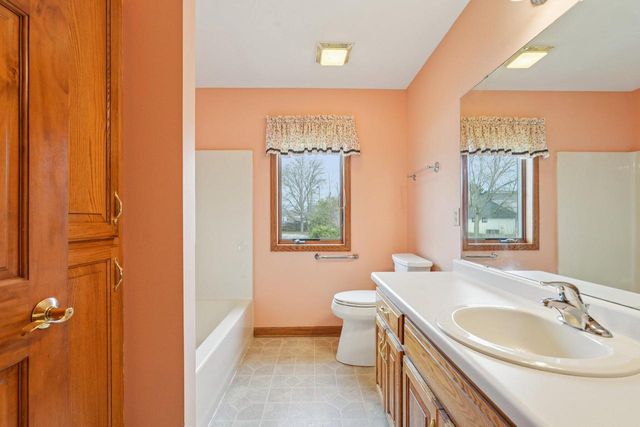 16605 Sumerland COURT, New Berlin, WI 53151