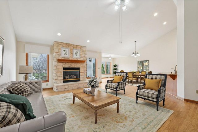 16605 Sumerland COURT, New Berlin, WI 53151