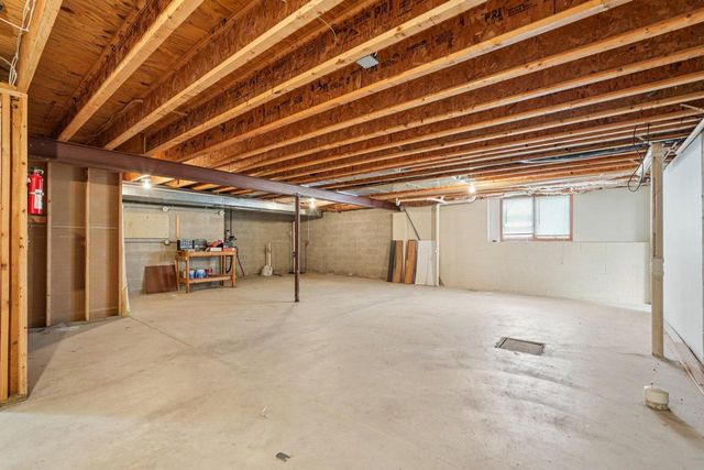 16605 Sumerland COURT, New Berlin, WI 53151