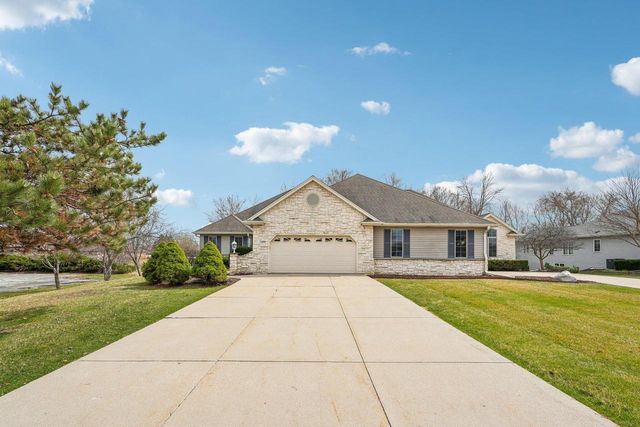 16605 Sumerland COURT, New Berlin, WI 53151