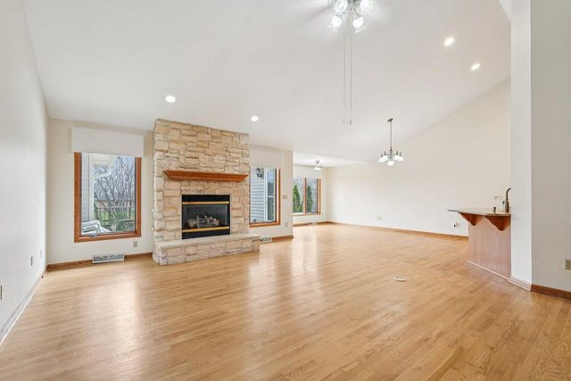 16605 Sumerland COURT, New Berlin, WI 53151