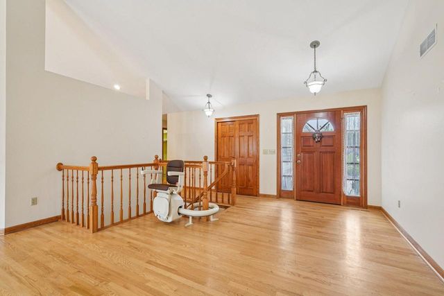 16605 Sumerland COURT, New Berlin, WI 53151