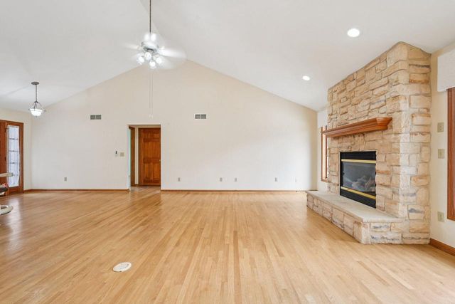 16605 Sumerland COURT, New Berlin, WI 53151