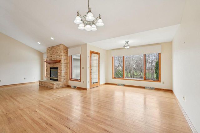 16605 Sumerland COURT, New Berlin, WI 53151
