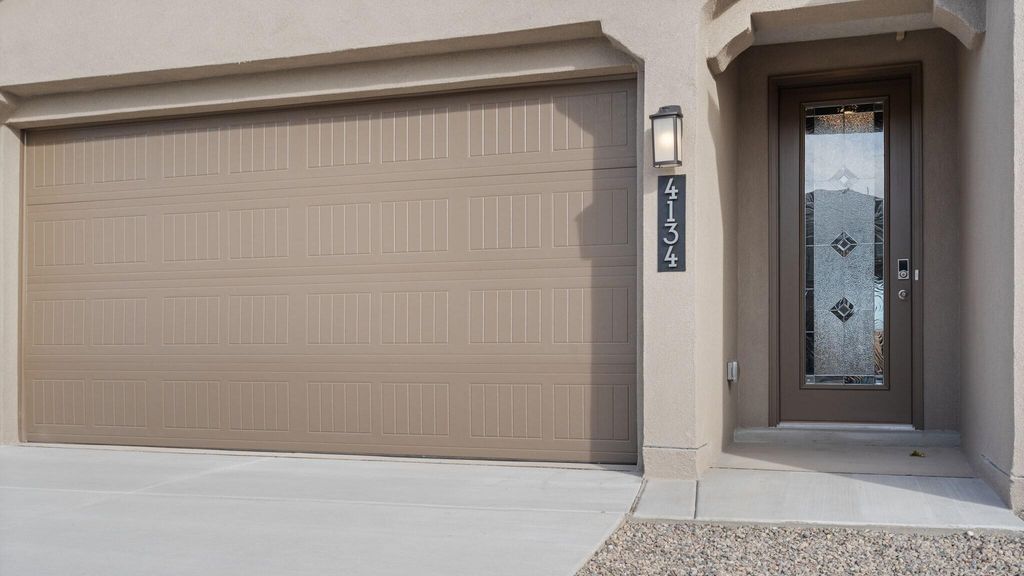 Image 2 of property listing at 6723 Clayton Drive NE, Rio Rancho, NM 87144