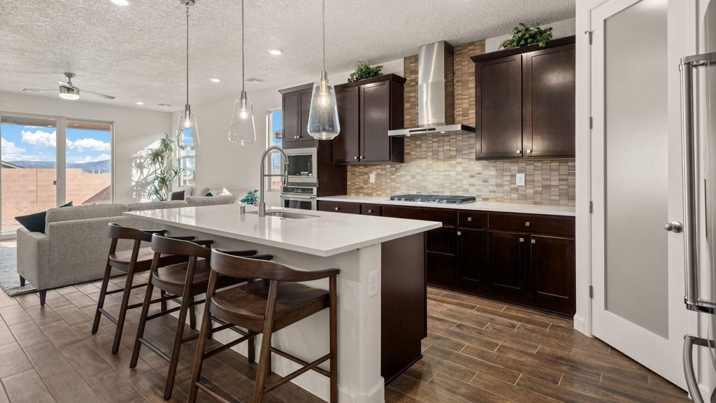 Image 4 of property listing at 6723 Clayton Drive NE, Rio Rancho, NM 87144