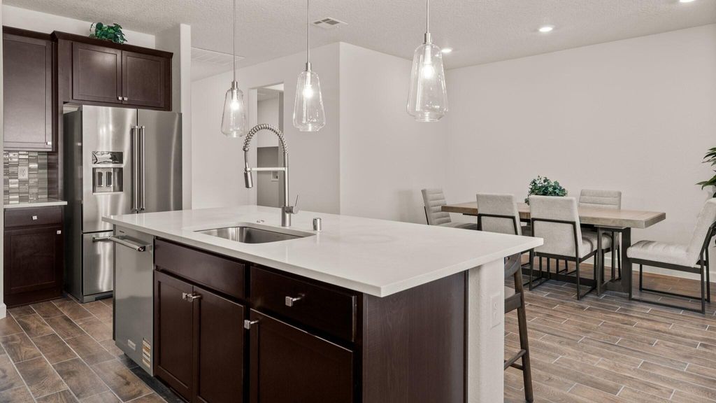 Image 5 of property listing at 6723 Clayton Drive NE, Rio Rancho, NM 87144