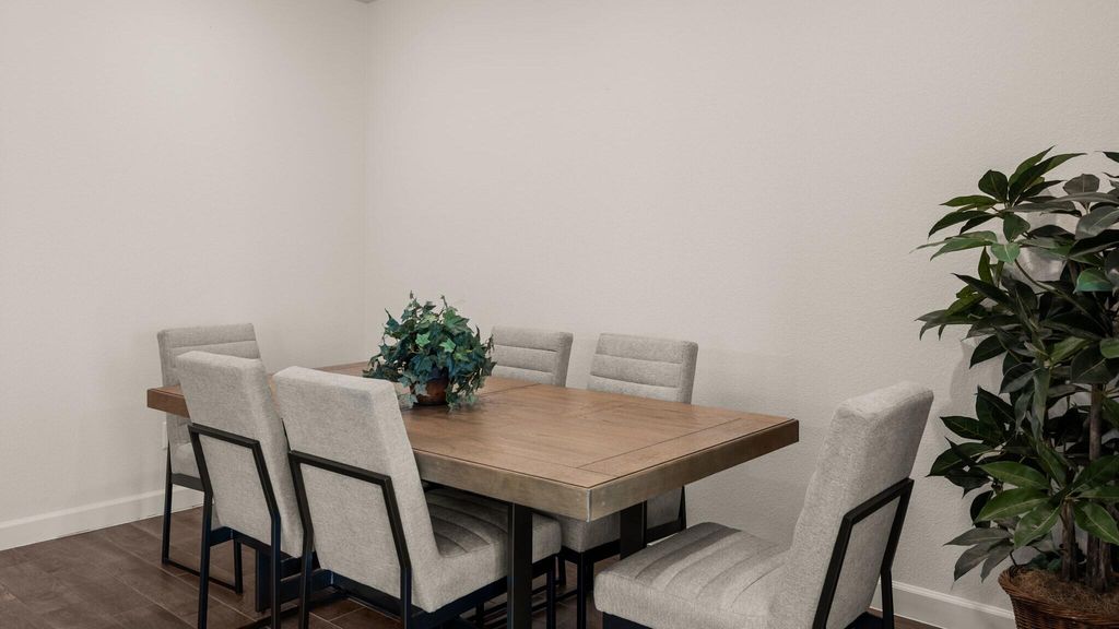 Image 7 of property listing at 6723 Clayton Drive NE, Rio Rancho, NM 87144