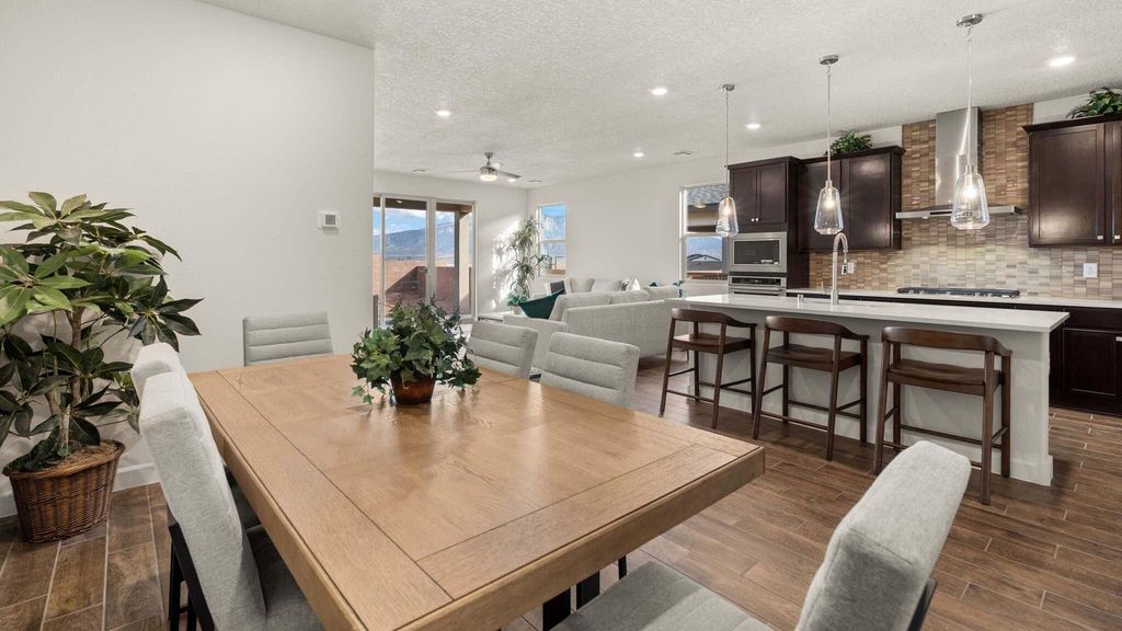 Image 8 of property listing at 6723 Clayton Drive NE, Rio Rancho, NM 87144