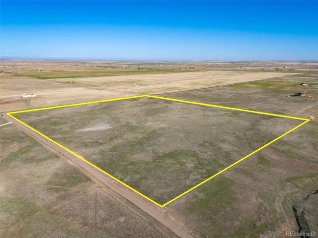 58701 E Lake Pl, Strasburg, CO 80136