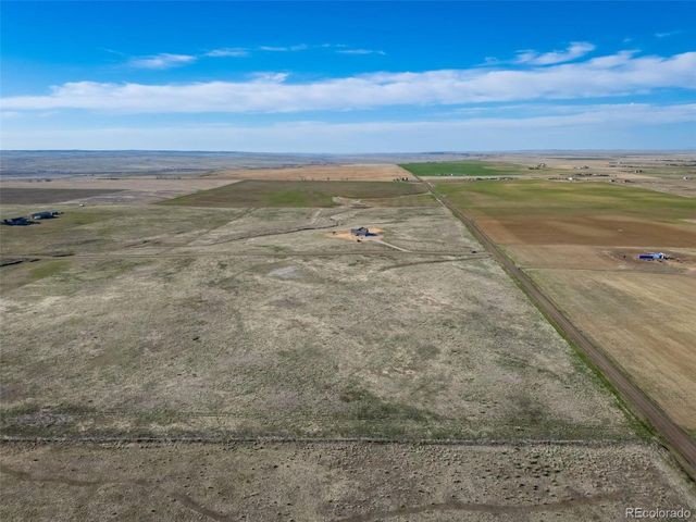 58701 E Lake Pl, Strasburg, CO 80136