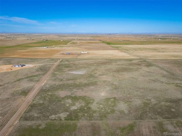 58701 E Lake Pl, Strasburg, CO 80136