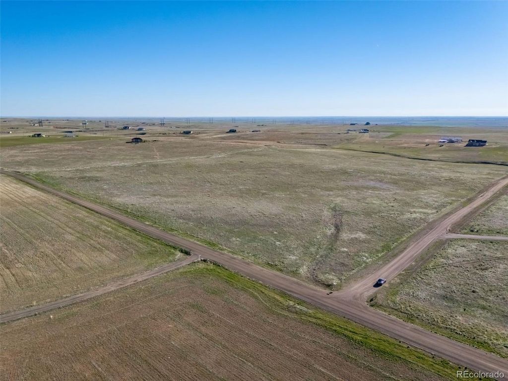 58701 E Lake Pl, Strasburg, CO 80136