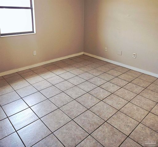 7240 Hilburn Rd 1D, Pensacola, FL 32504