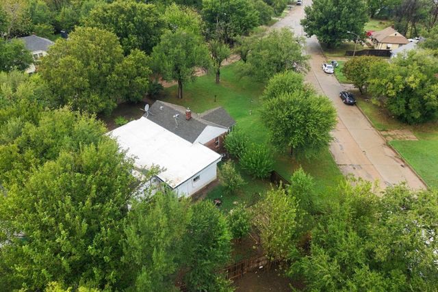 2905 E Stadium Dr, Wichita, KS 67214