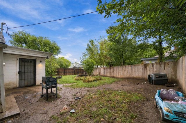 2905 E Stadium Dr, Wichita, KS 67214