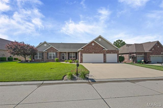 136 Stonebridge Crossing Drive, Maryville, IL 62062