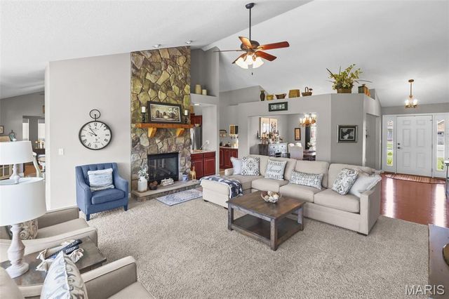 136 Stonebridge Crossing Drive, Maryville, IL 62062