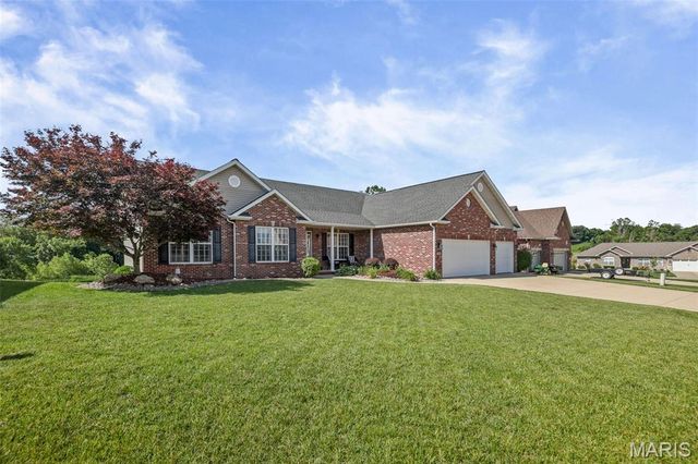 136 Stonebridge Crossing Drive, Maryville, IL 62062