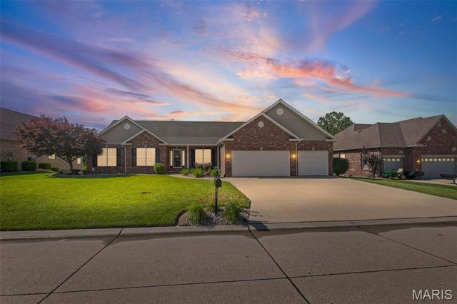 136 Stonebridge Crossing Drive, Maryville, IL 62062