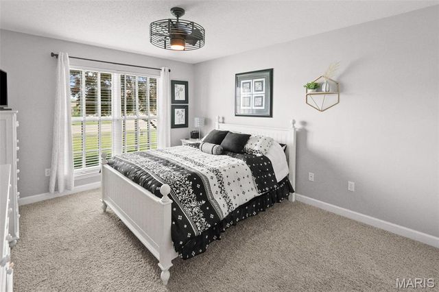 136 Stonebridge Crossing Drive, Maryville, IL 62062