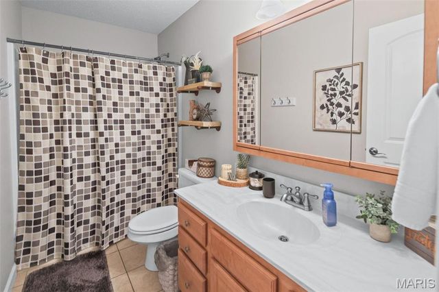 136 Stonebridge Crossing Drive, Maryville, IL 62062
