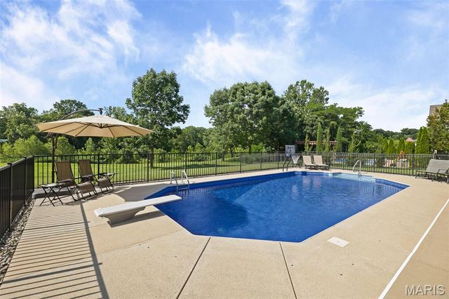 136 Stonebridge Crossing Drive, Maryville, IL 62062